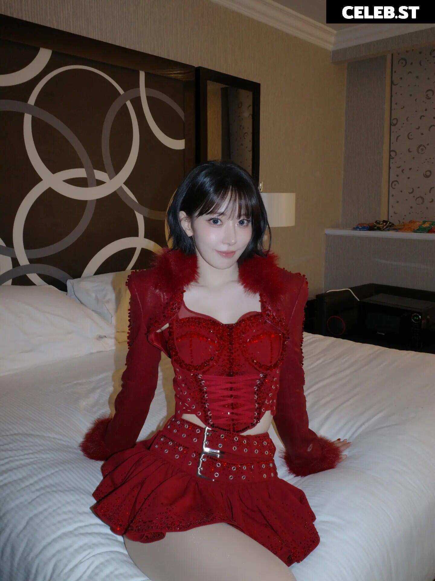 Sakura Miyawaki 宮脇 咲良 | LESSERAFIM Image 22953714