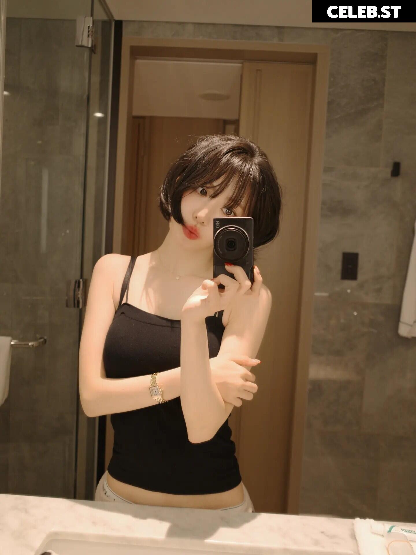 Sakura Miyawaki 宮脇 咲良 | LESSERAFIM Image 22953690