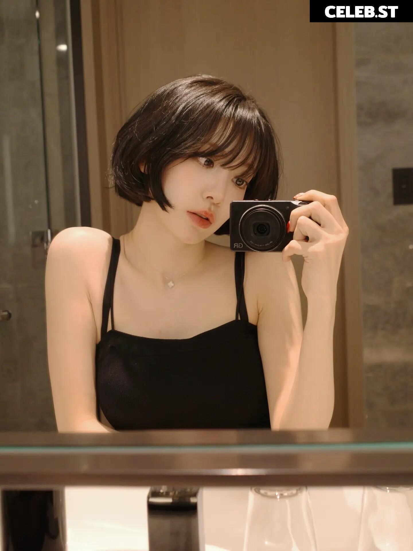 Sakura Miyawaki 宮脇 咲良 | LESSERAFIM Image 22953686