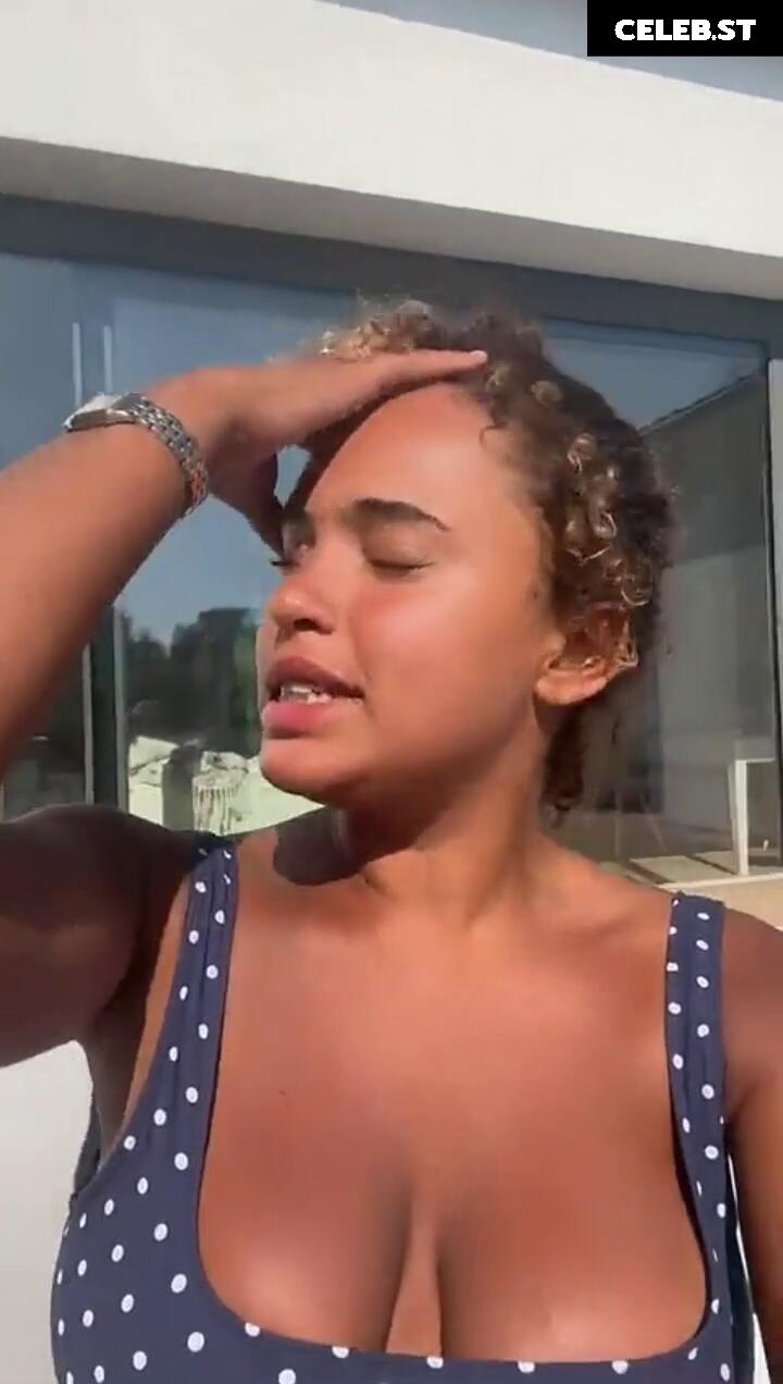 Paola Locatelli Image 22953269