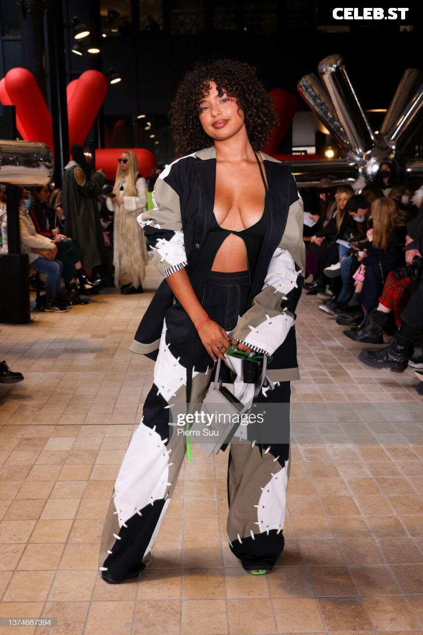 Paola Locatelli Image 22952970