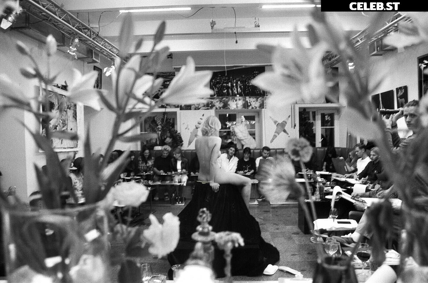 Oxana Streltsova Image 22942402