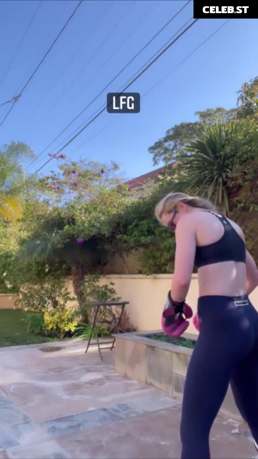 Kathryn Newton Image 22949159