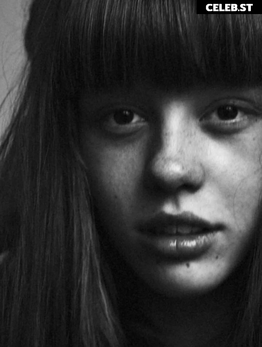 Mia Goth Image 22991635