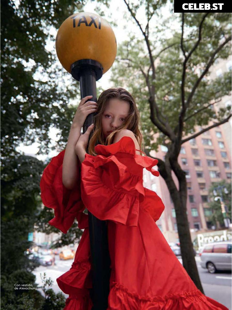 Mia Goth Image 22991160