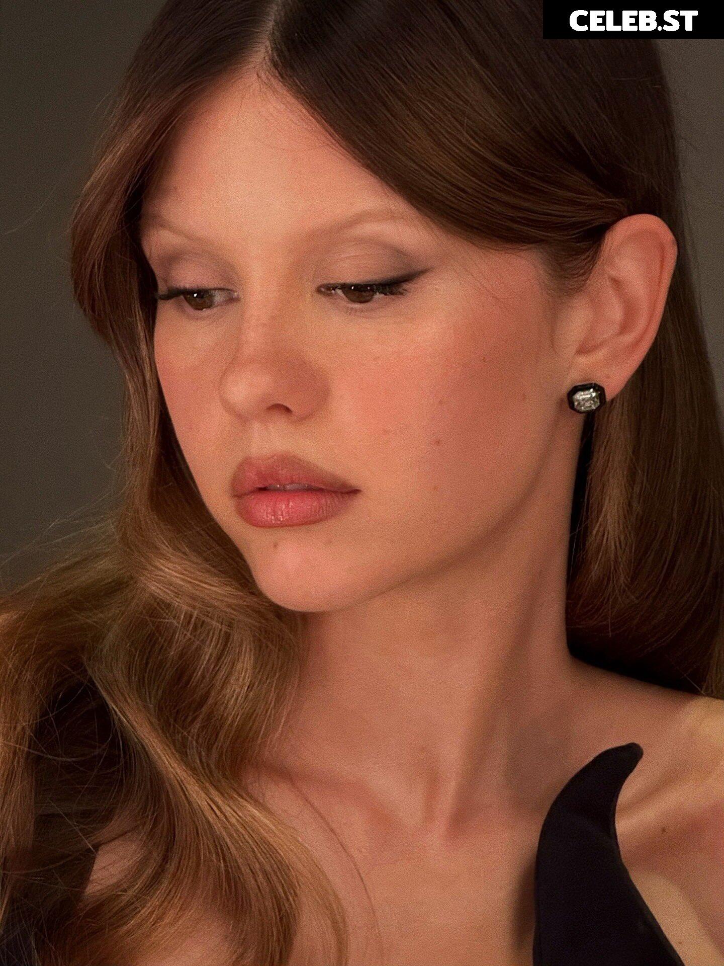 Mia Goth Image 22991287