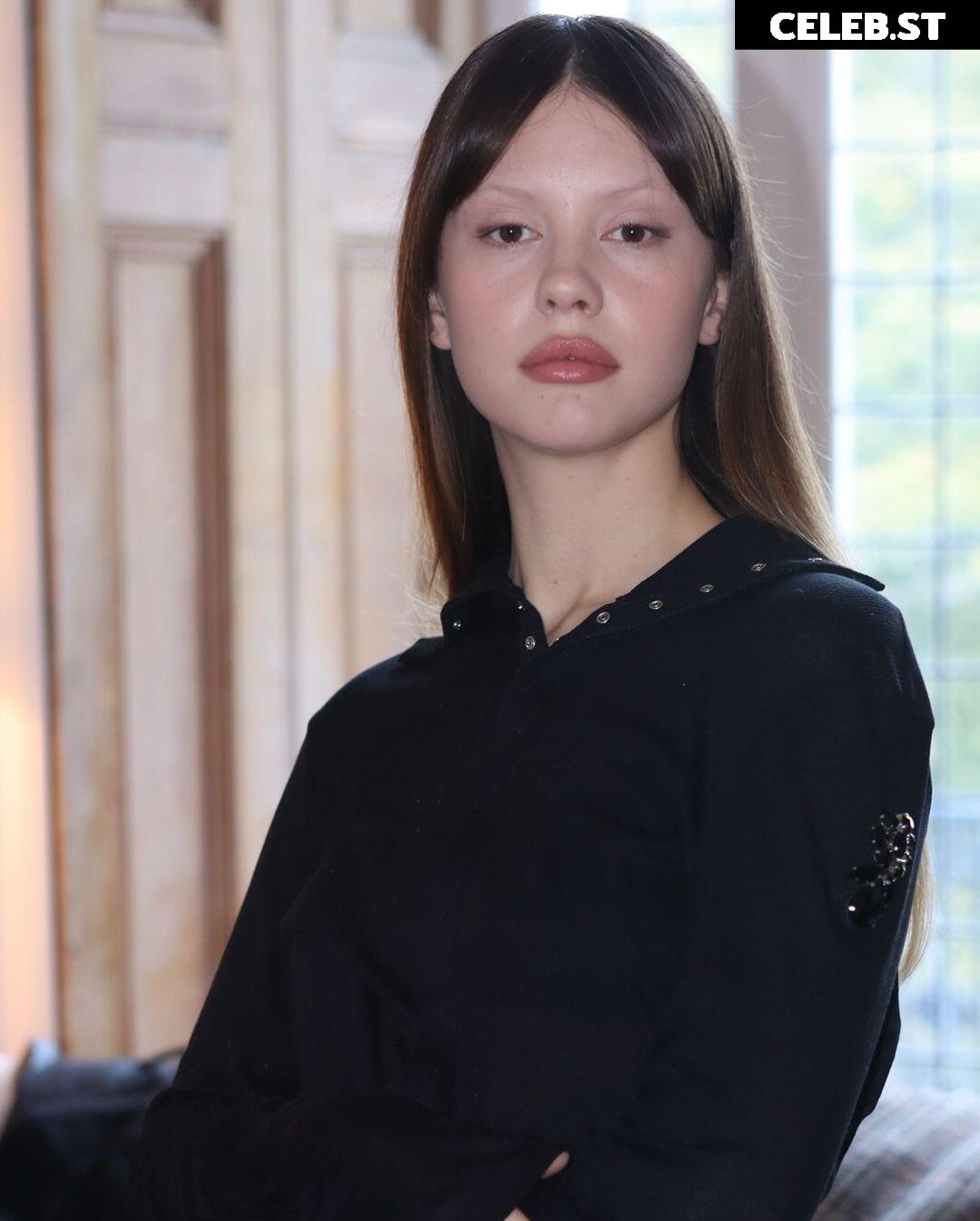 Mia Goth Image 22991261
