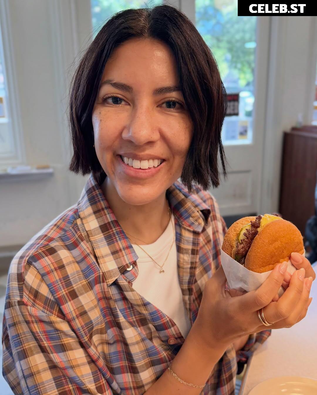 Stephanie Beatriz (Rosa Diaz from Brooklyn Nine-Nine) Image 22861349