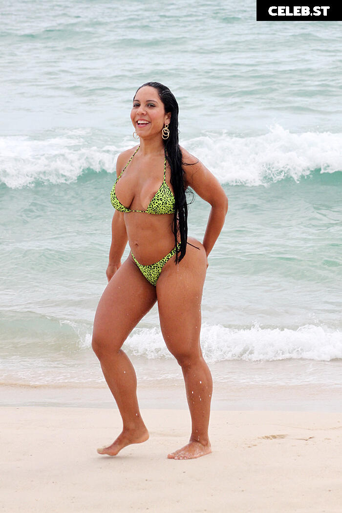 Mulher Melão | Renata Frisson Image 22879462