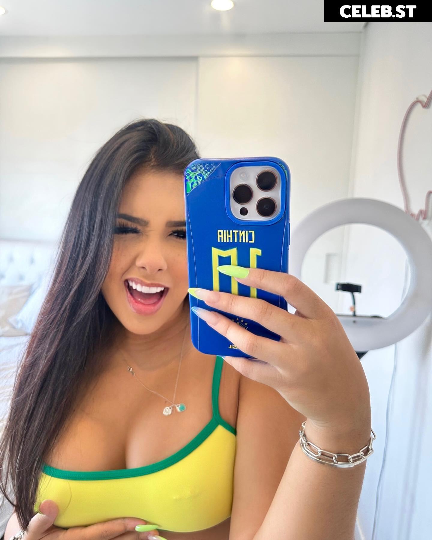 Cinthia Cruz Image 22818529