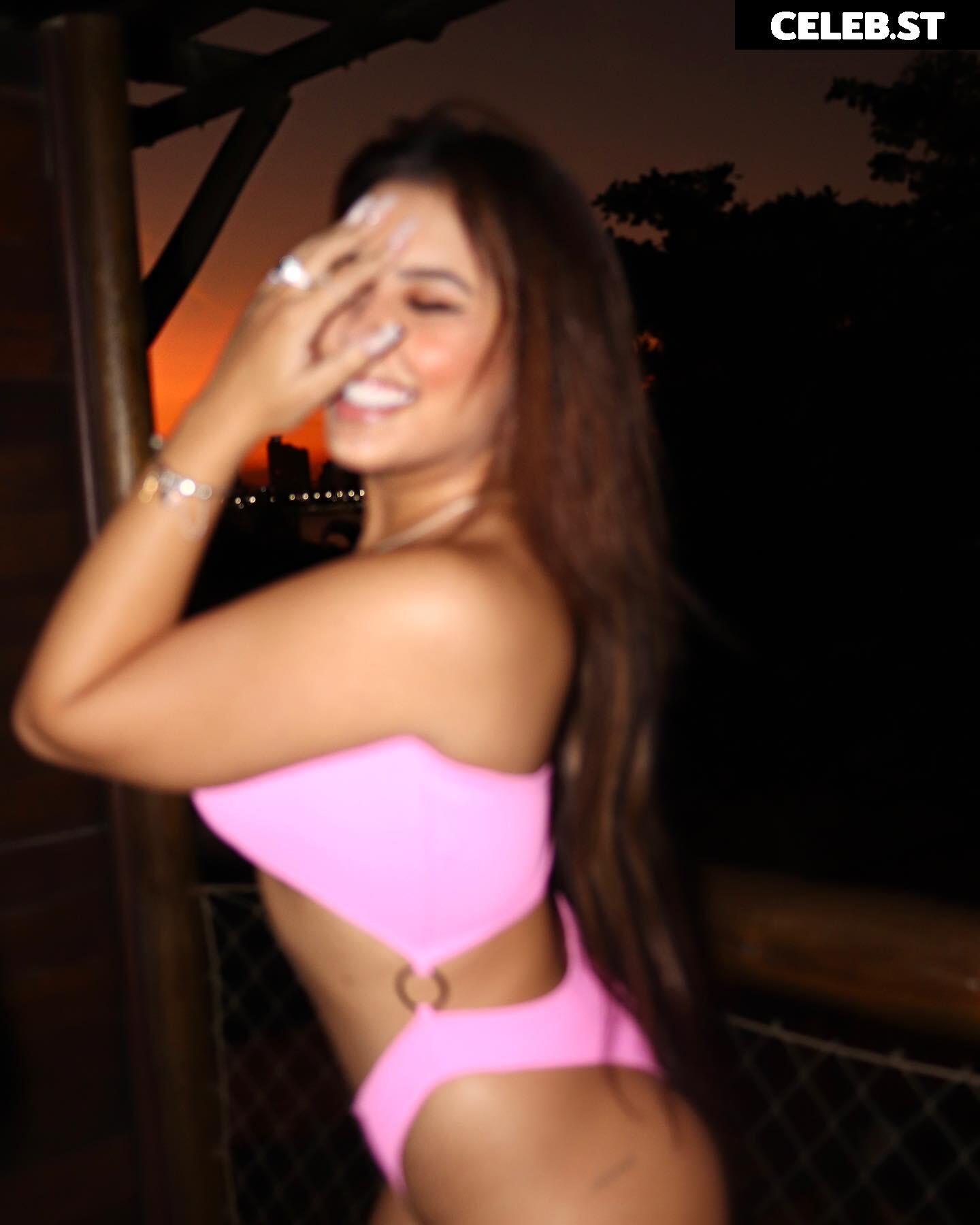 Cinthia Cruz Image 22818512