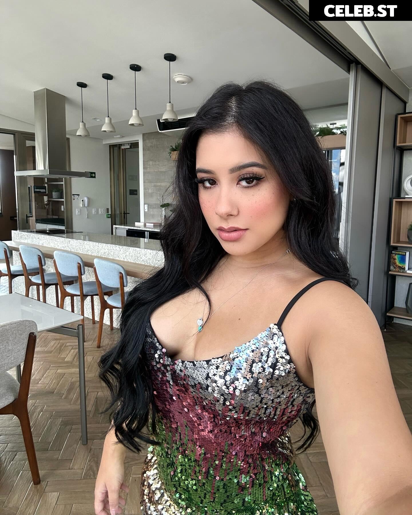Cinthia Cruz Image 22818564