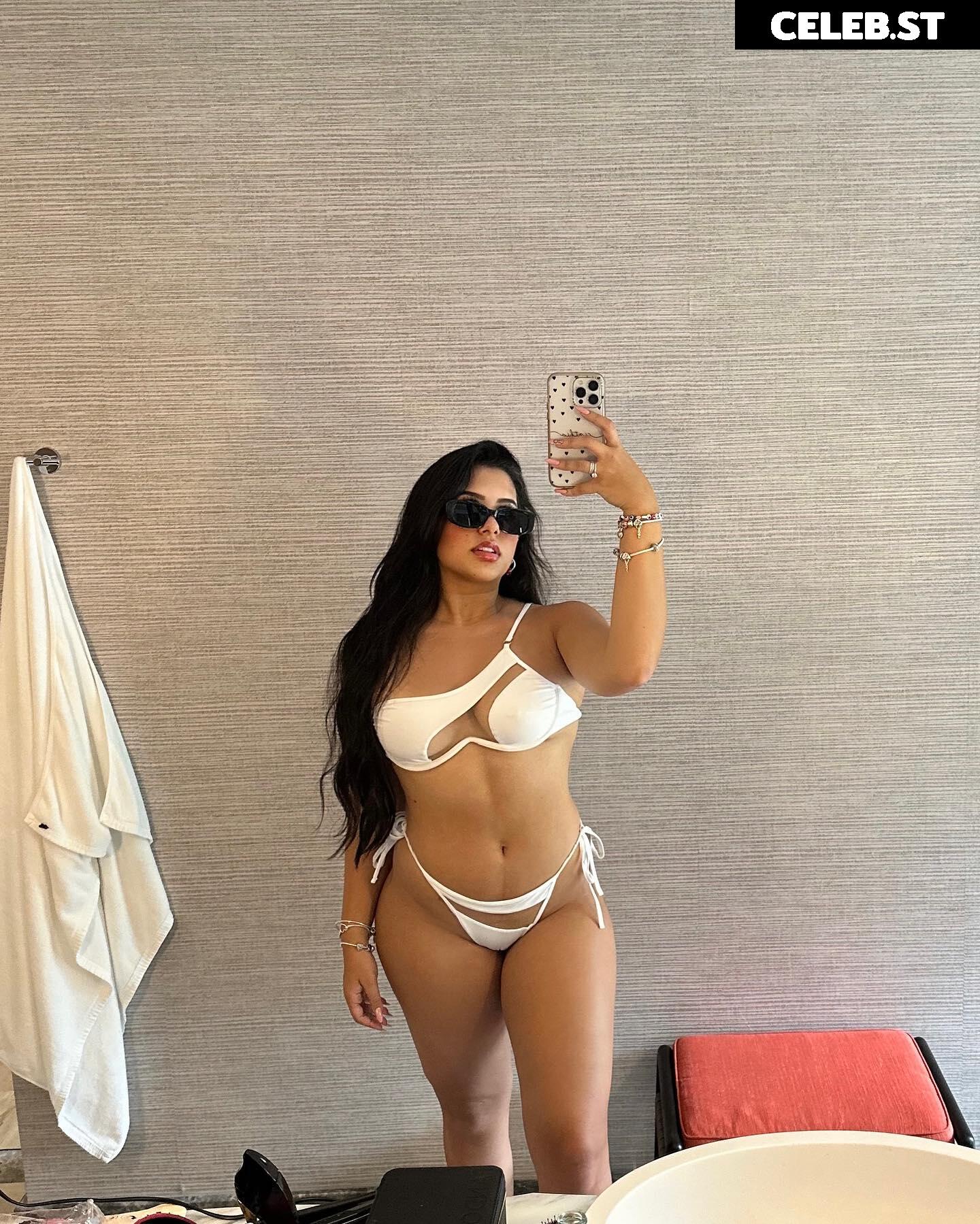 Cinthia Cruz Image 22818546