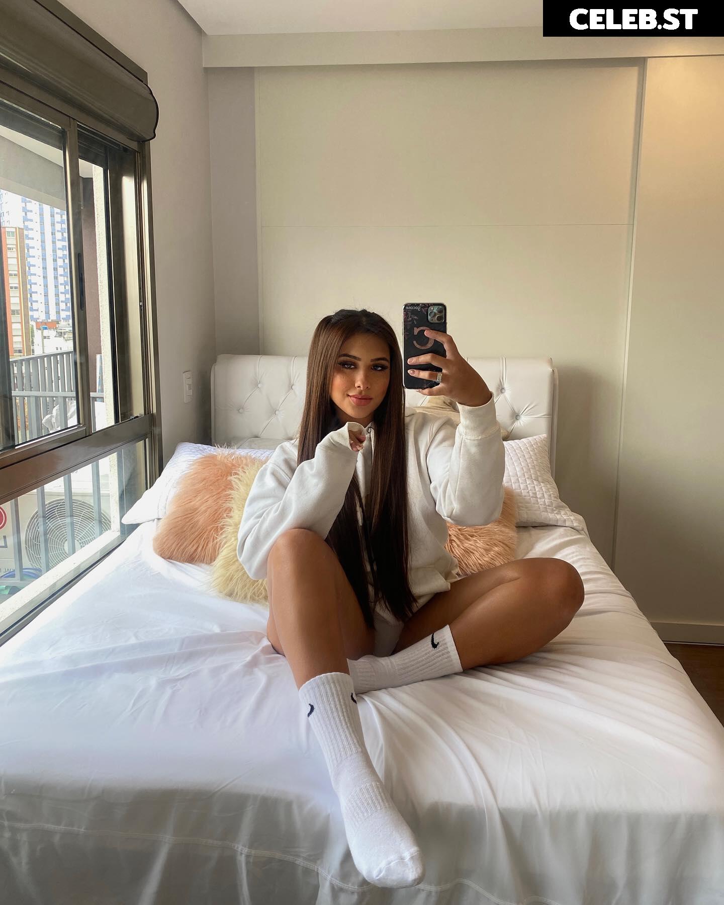 Cinthia Cruz Image 22818499
