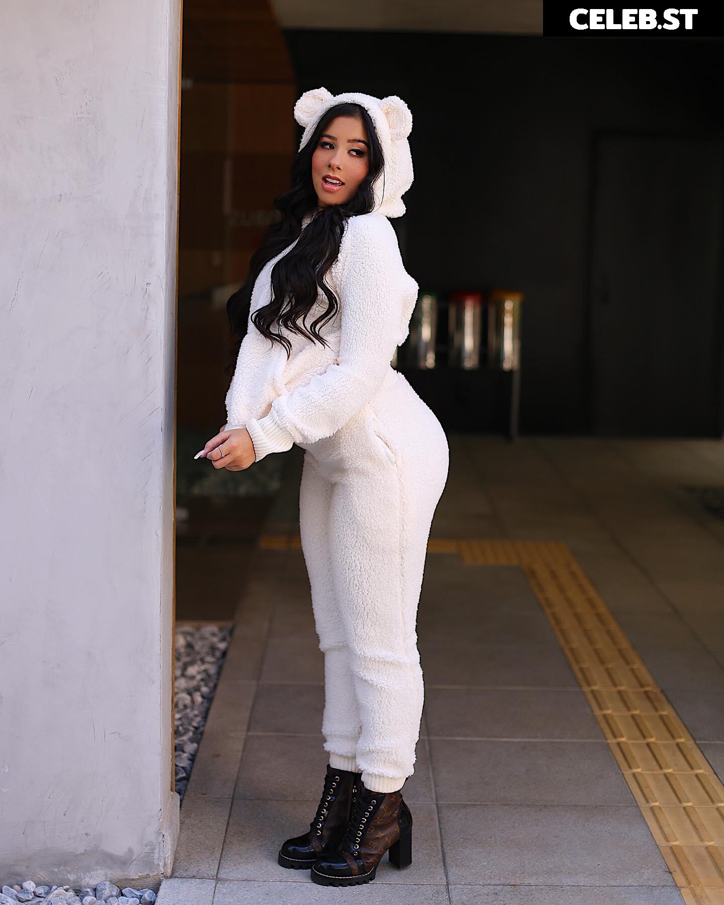 Cinthia Cruz Image 22818472