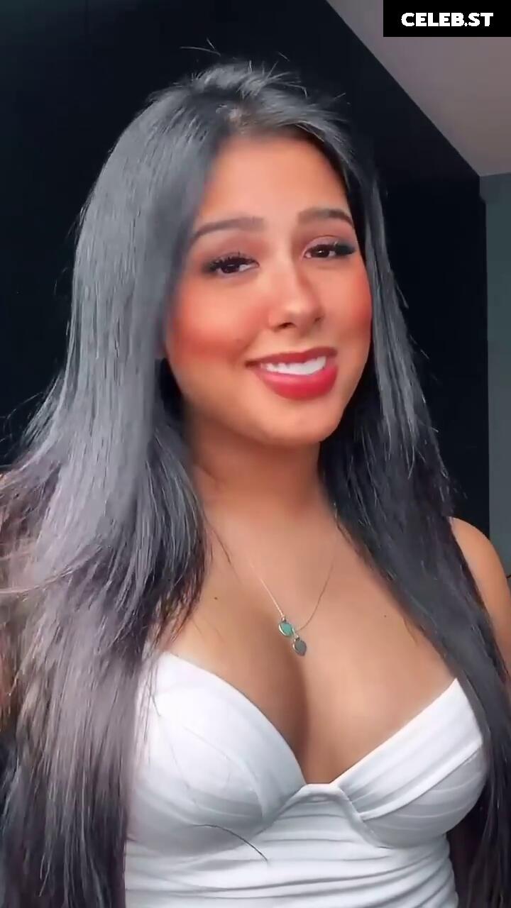 Cinthia Cruz Image 22818607
