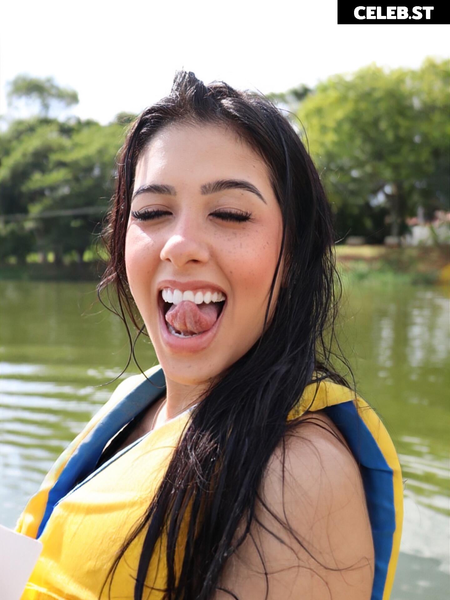 Cinthia Cruz Image 22818634