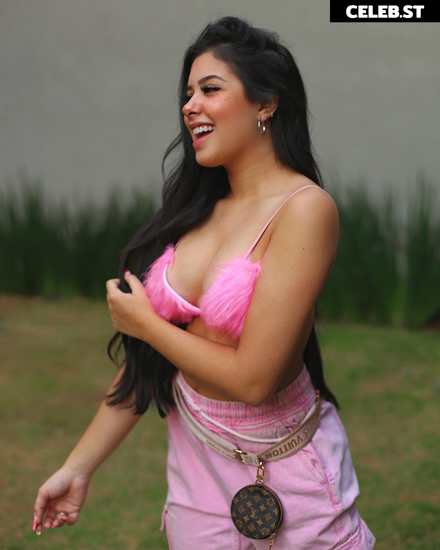 Cinthia Cruz Image 22818382