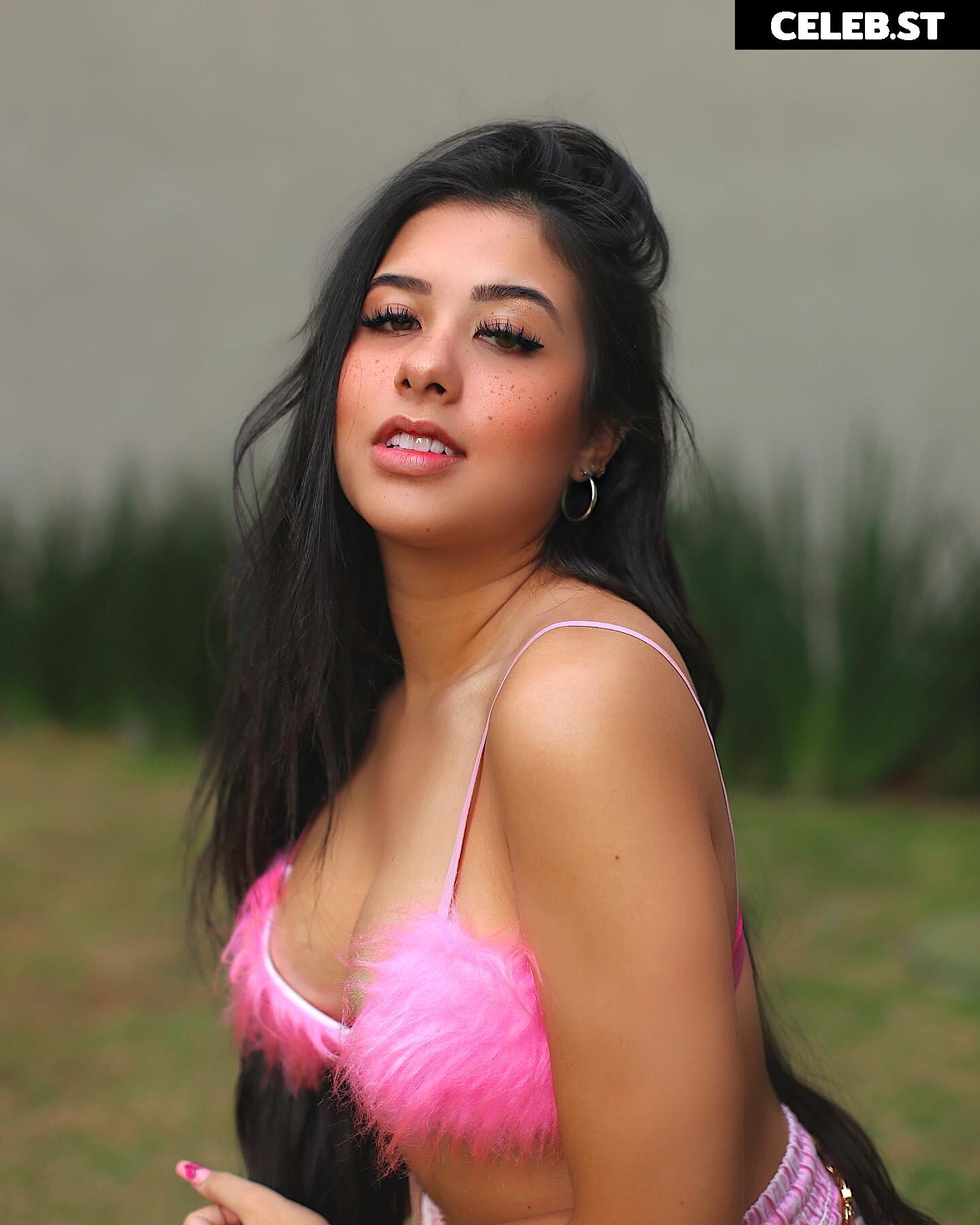 Cinthia Cruz Image 22818385