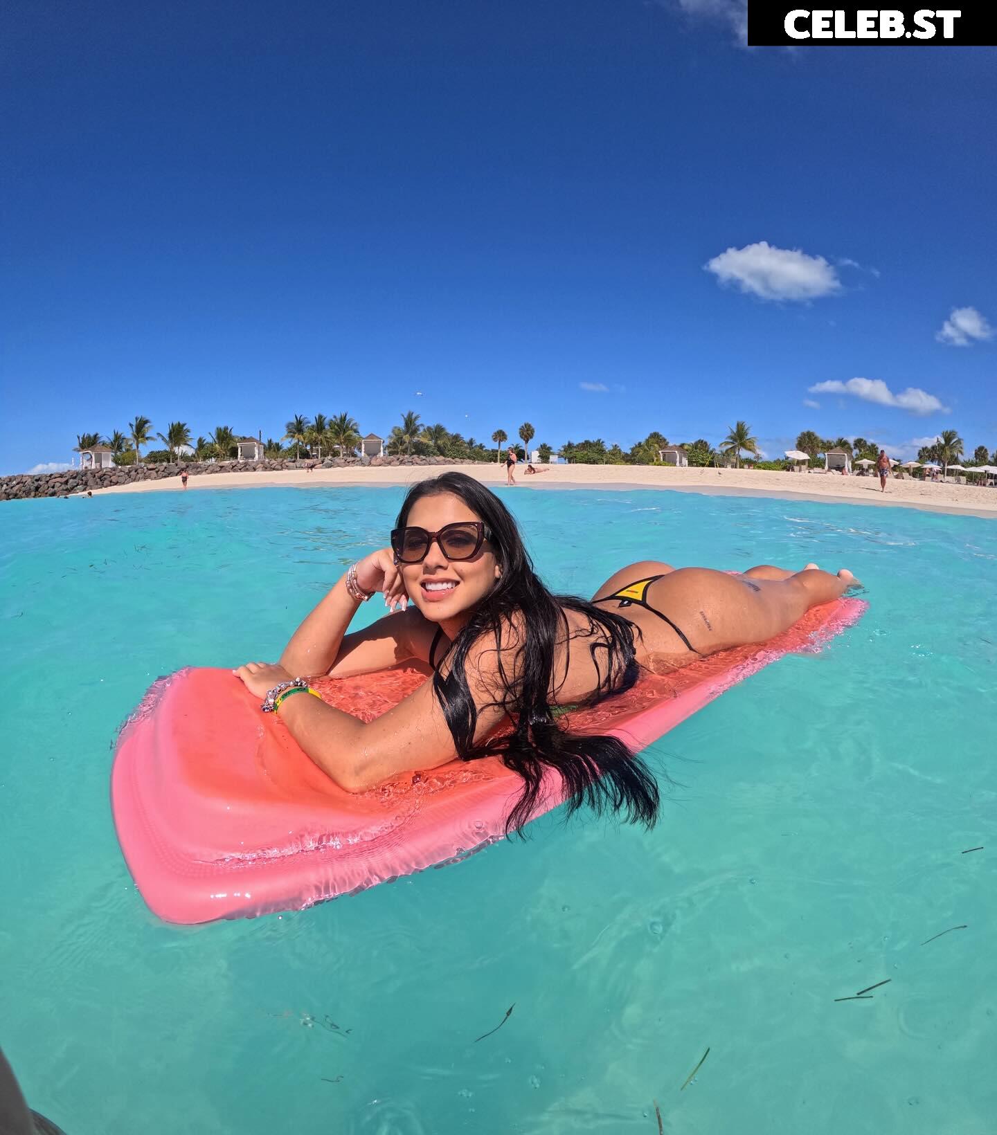 Cinthia Cruz Image 22818292