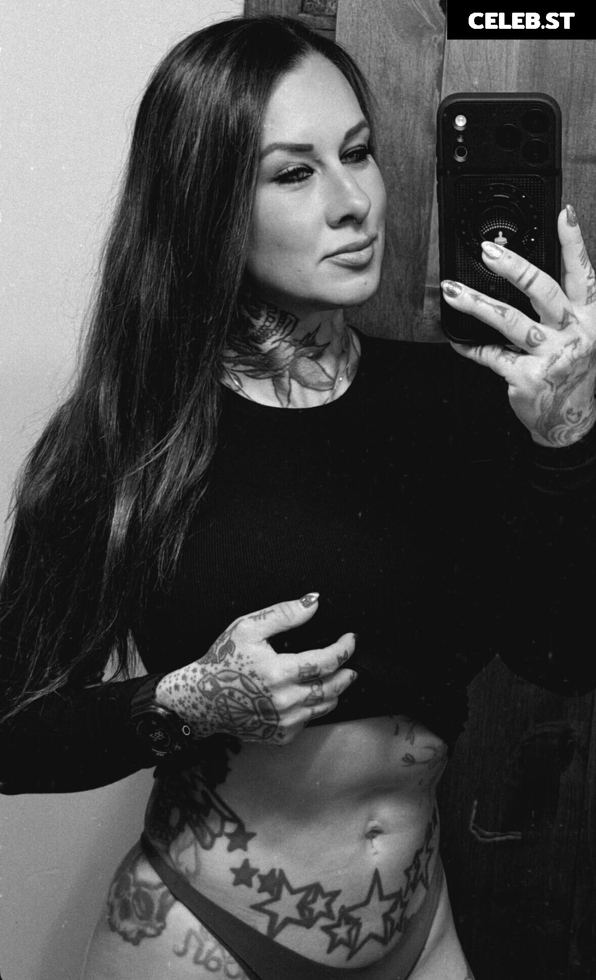 Kinessa Johnson / madaamhuntress Image 22810741