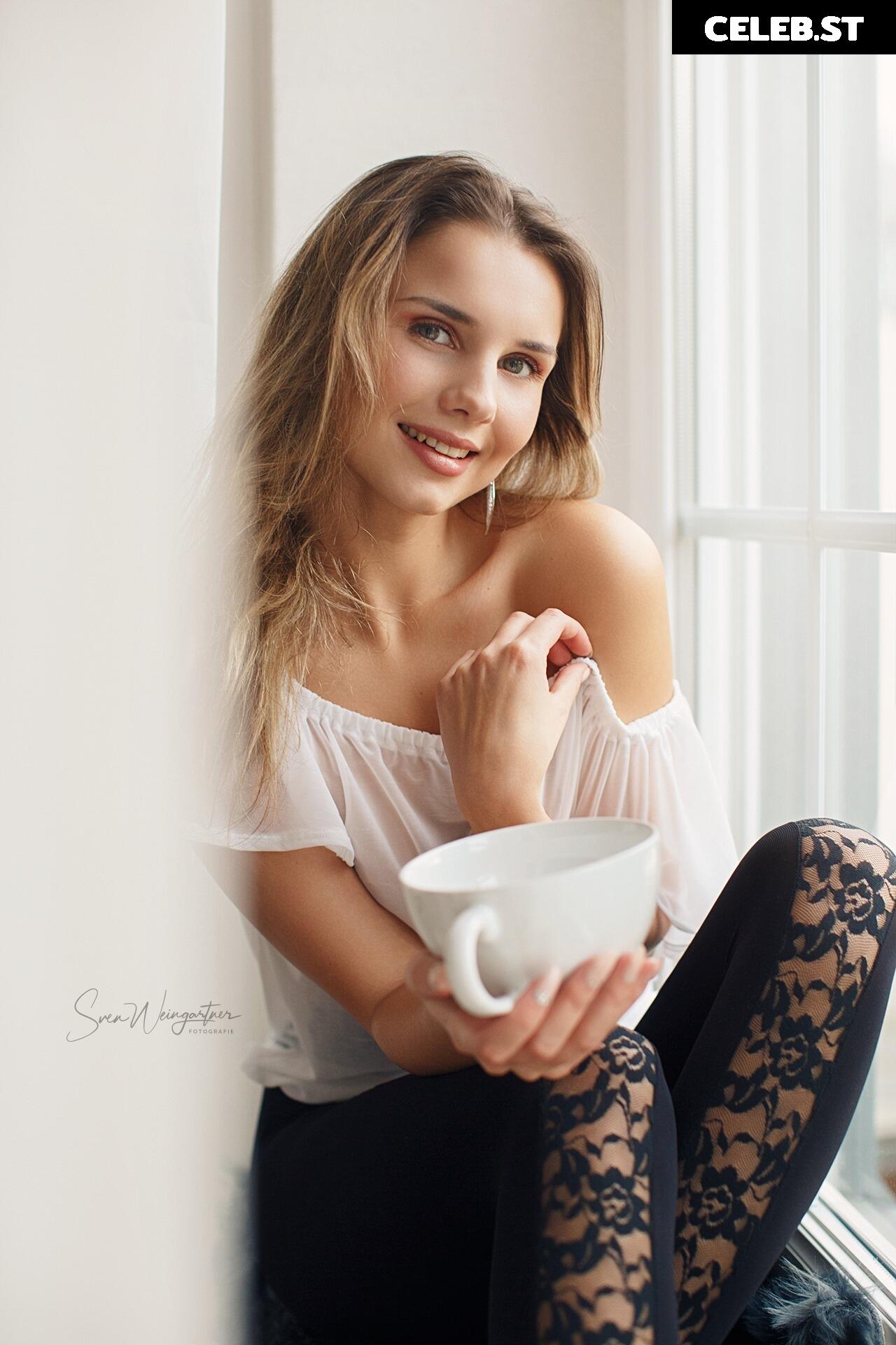 KinkySophiee Image 2282365