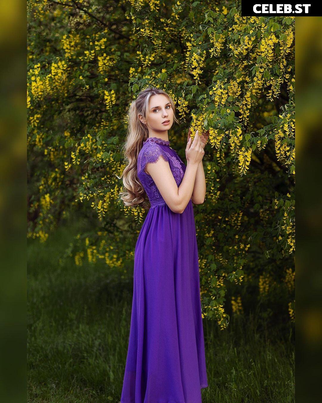 KinkySophiee Image 2283217
