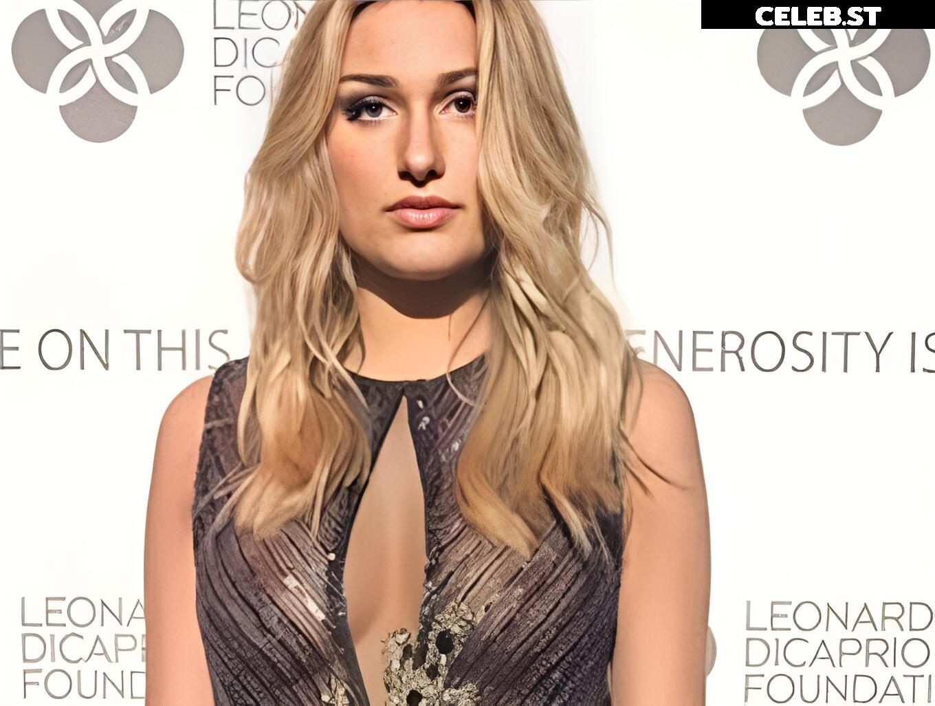 Sasha Meneghel Image 22885679