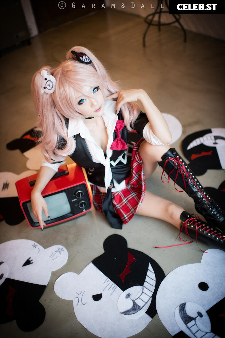 Spiral Cats Cosplay Image 22881625