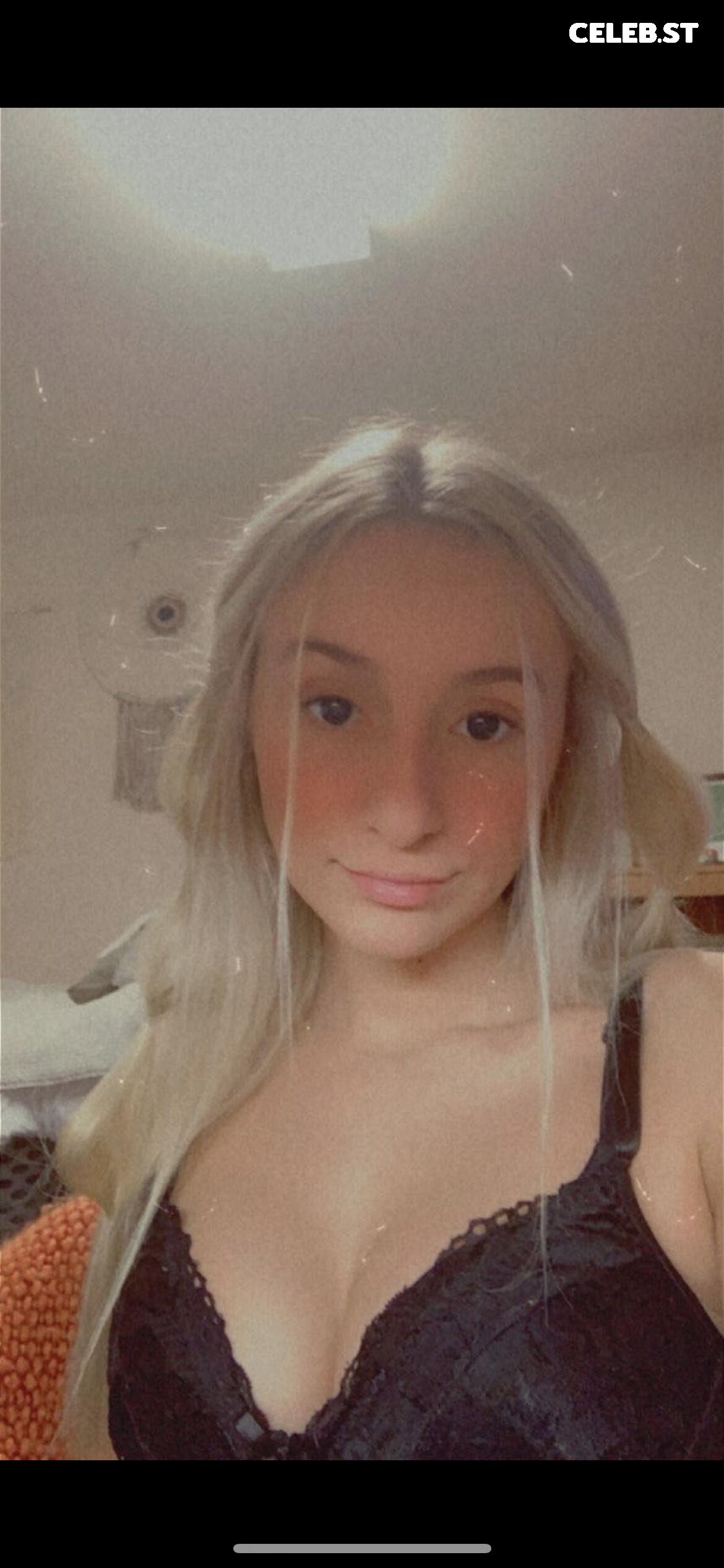 Cara aka caragarcia08 aka caramarie677 Image 22755070