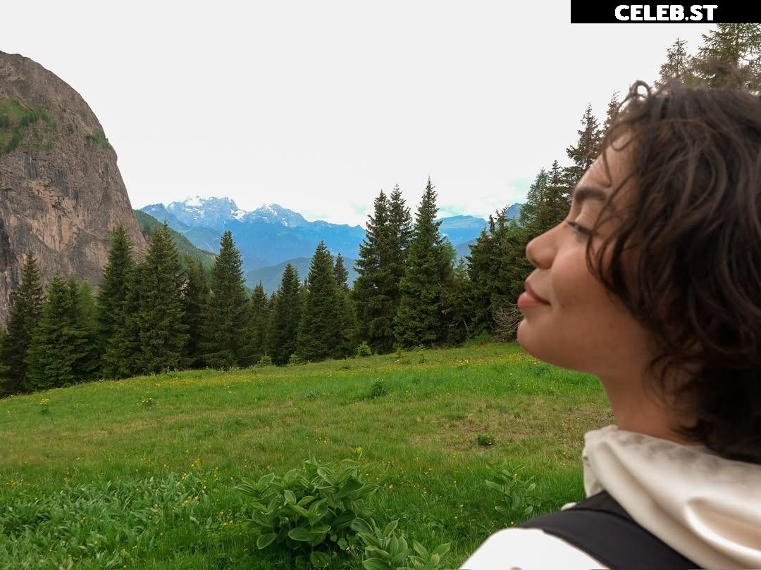 Auli'i Cravalho Image 22742505