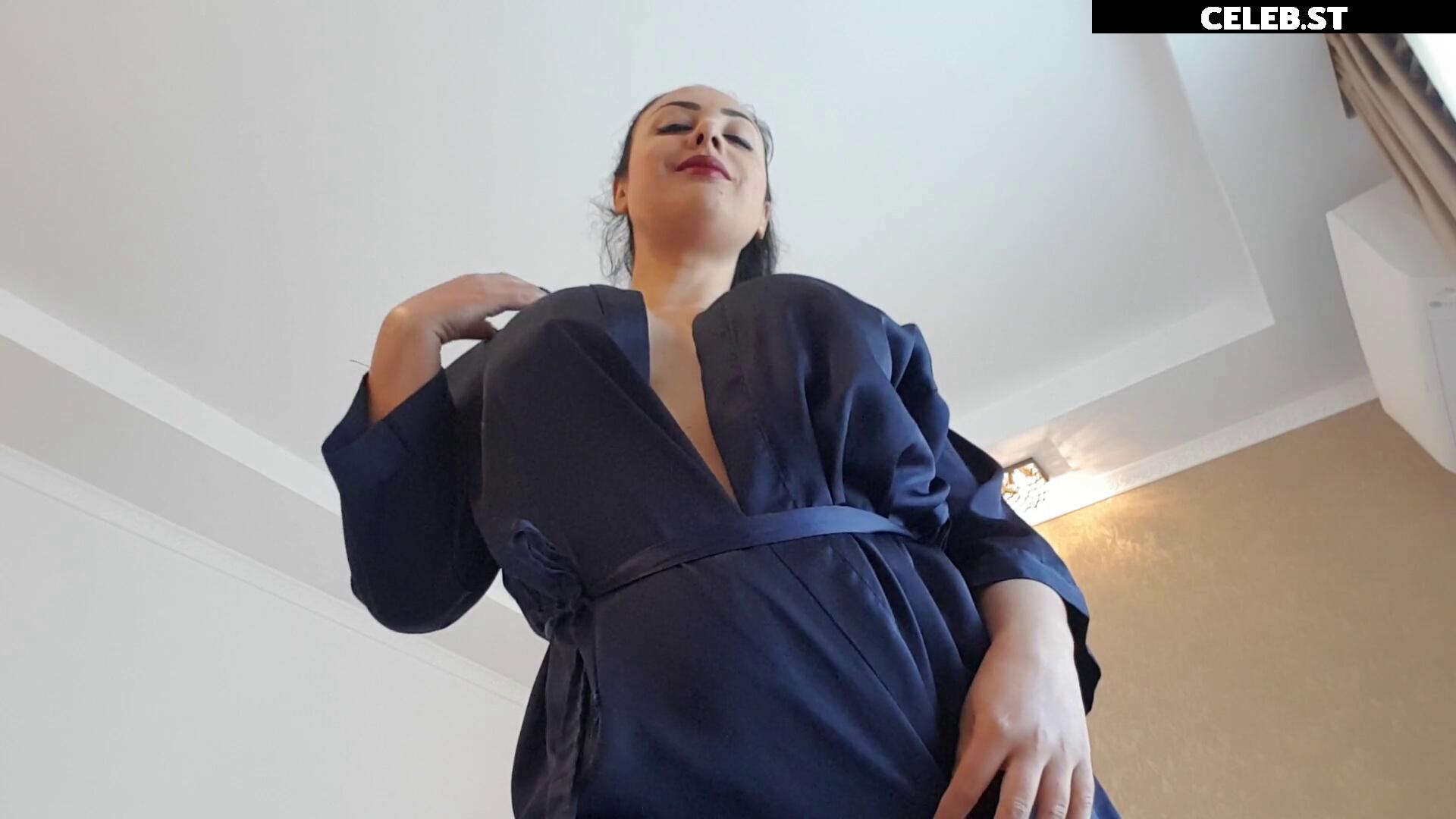 Ezada Sinn / ezada Image 22714423