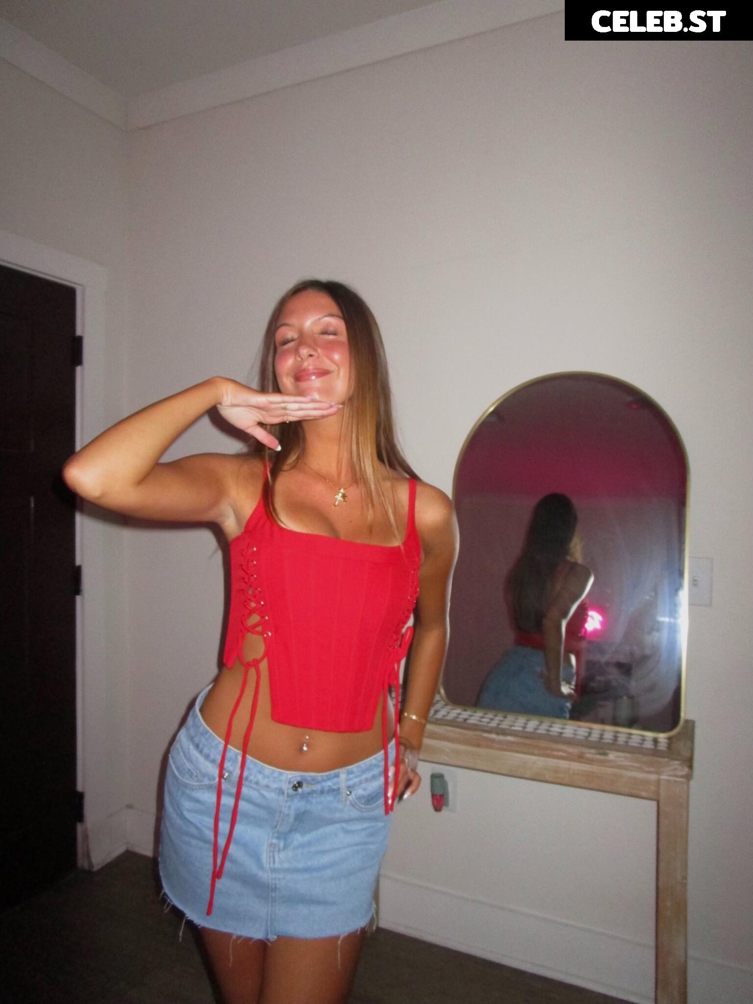 Abby Busick Image 22729669