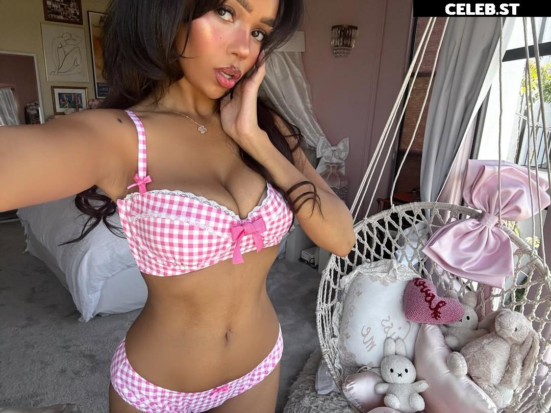 Daphne blunt Image 22735062