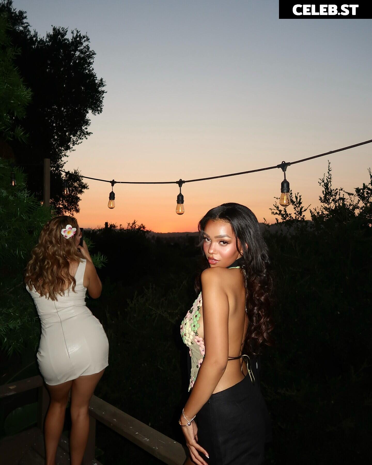 Daphne blunt Image 22734997