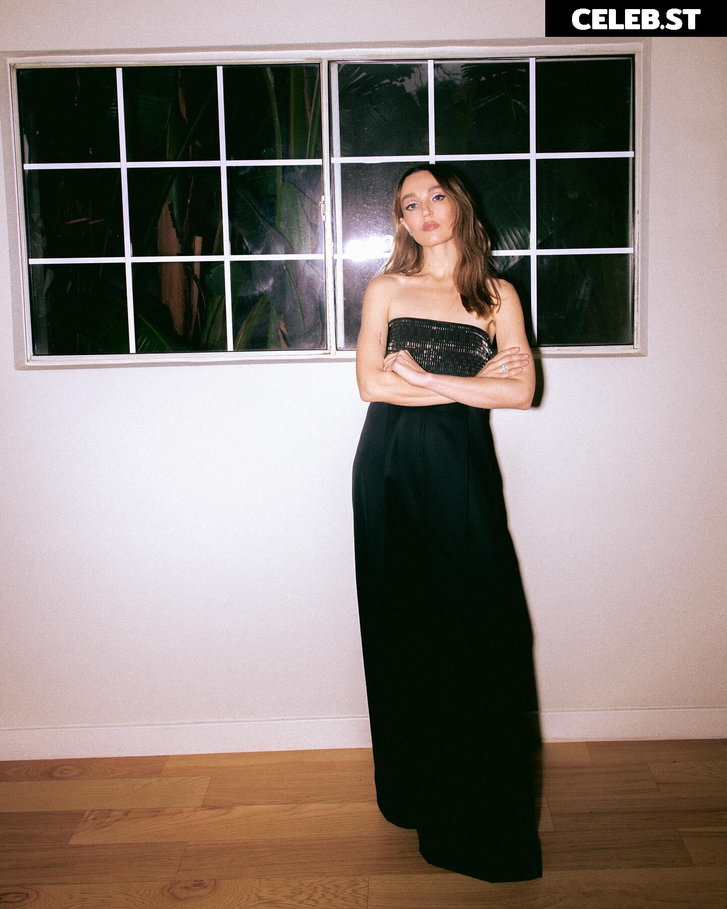 Chloe Fineman Image 22701010