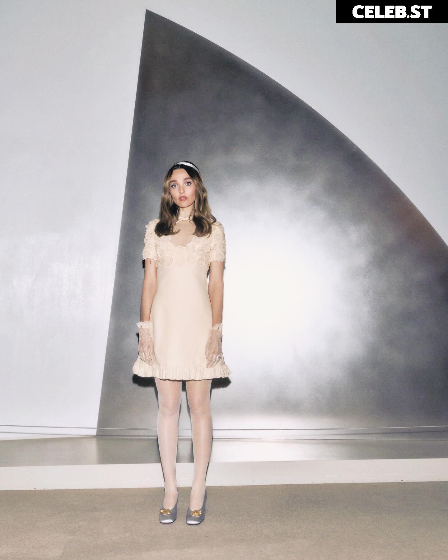 Chloe Fineman Image 22701001