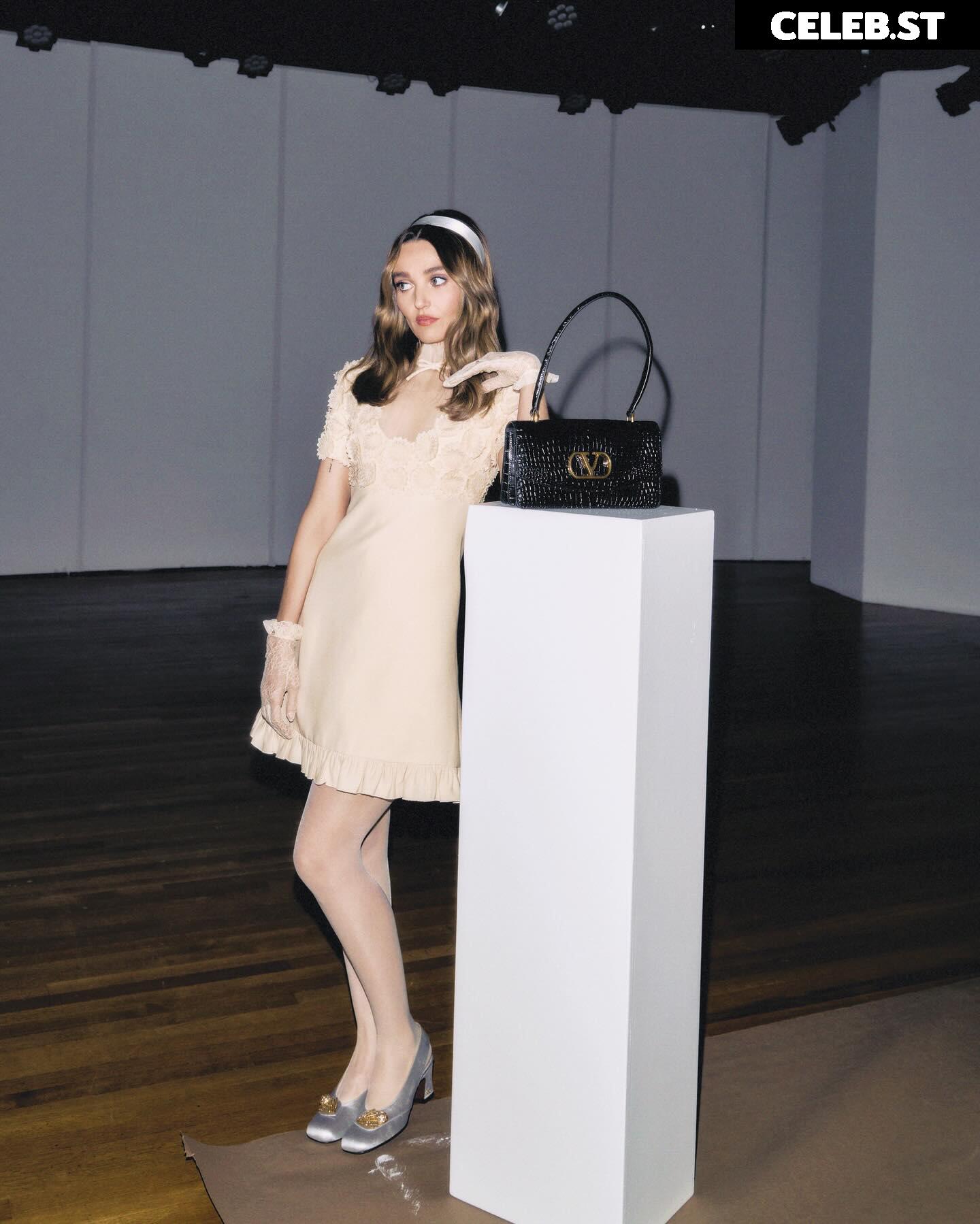 Chloe Fineman Image 22701005