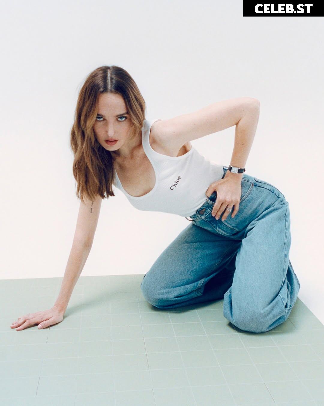 Chloe Fineman Image 22701038