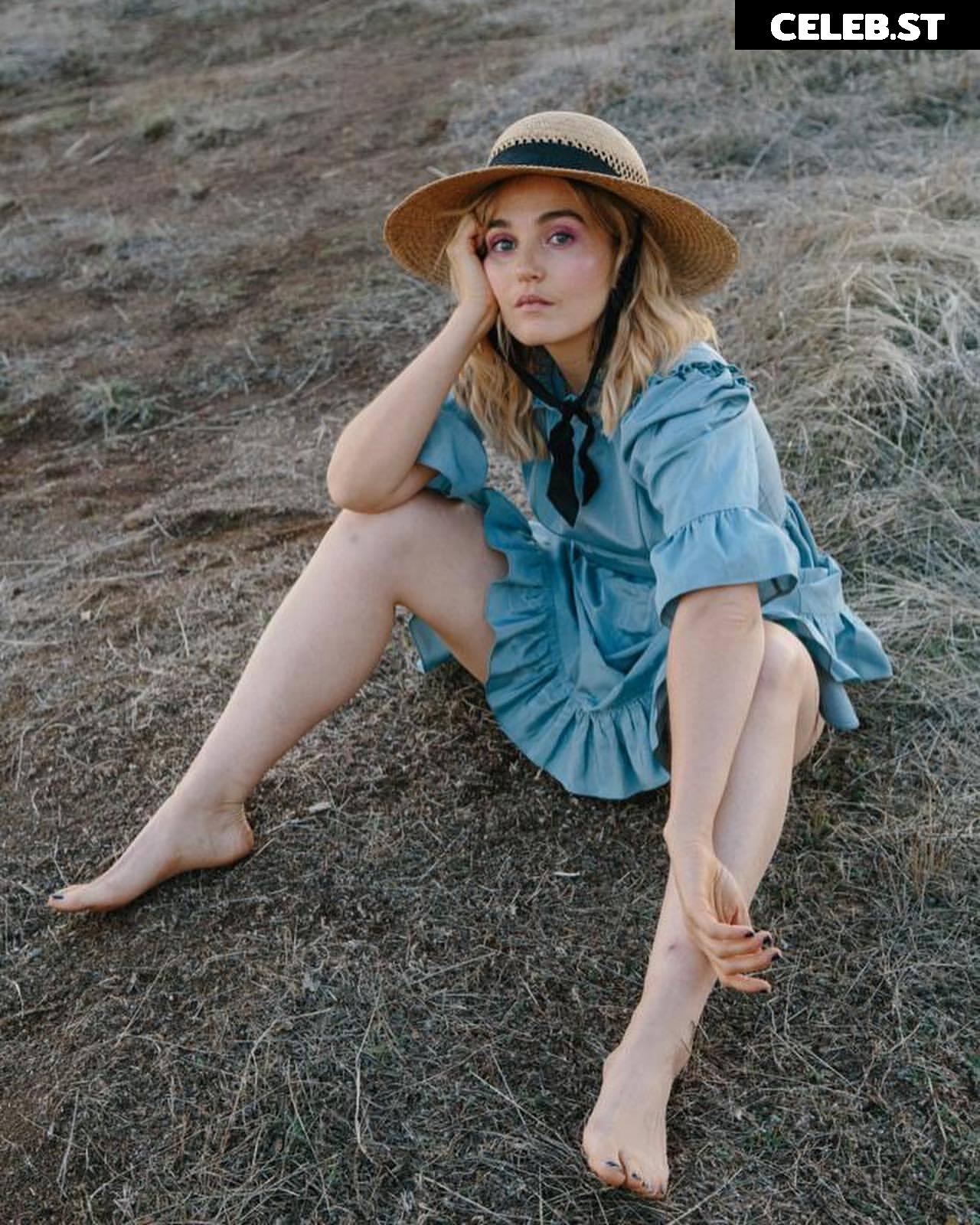 Chloe Fineman Image 22700900