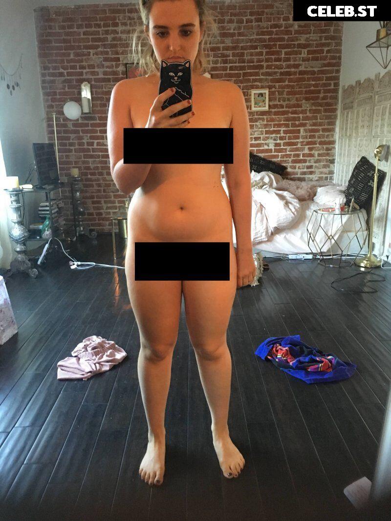 Chloe Fineman Image 22700874
