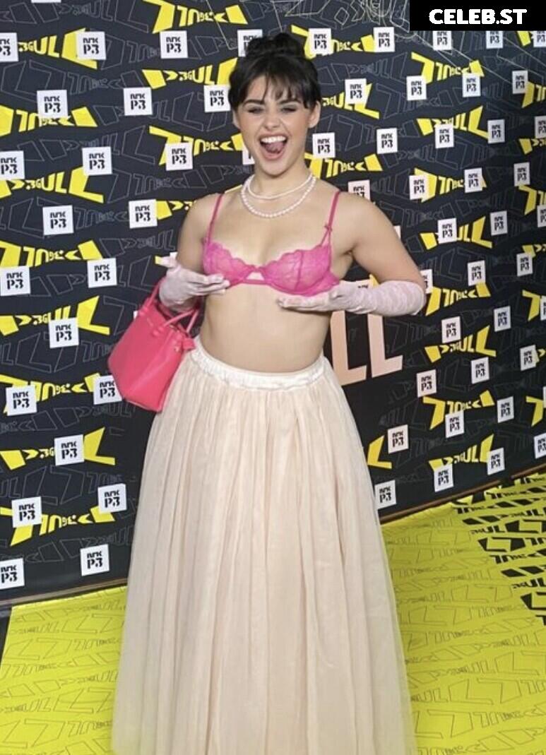 Alessandra Mele Image 22700799