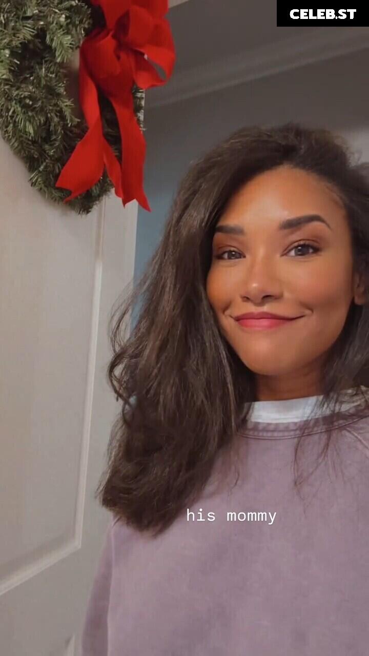 Candice patton Image 22700090