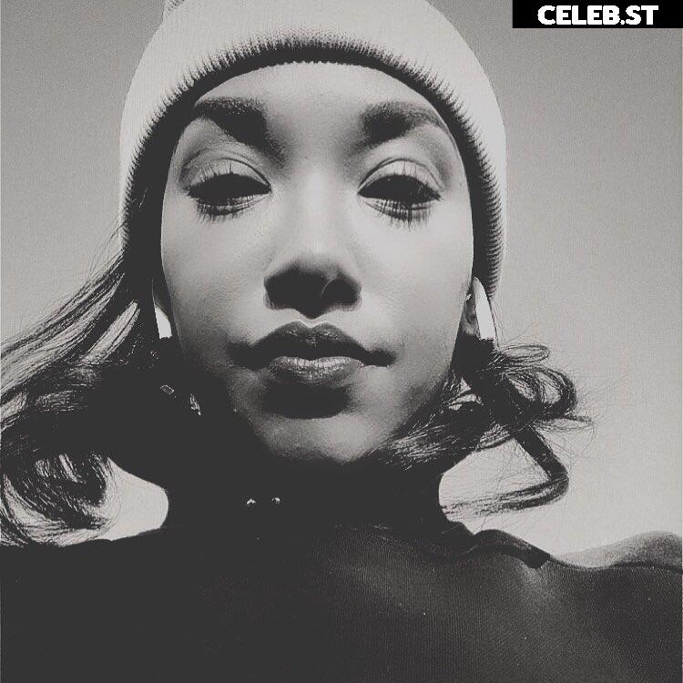 Candice patton Image 22700060