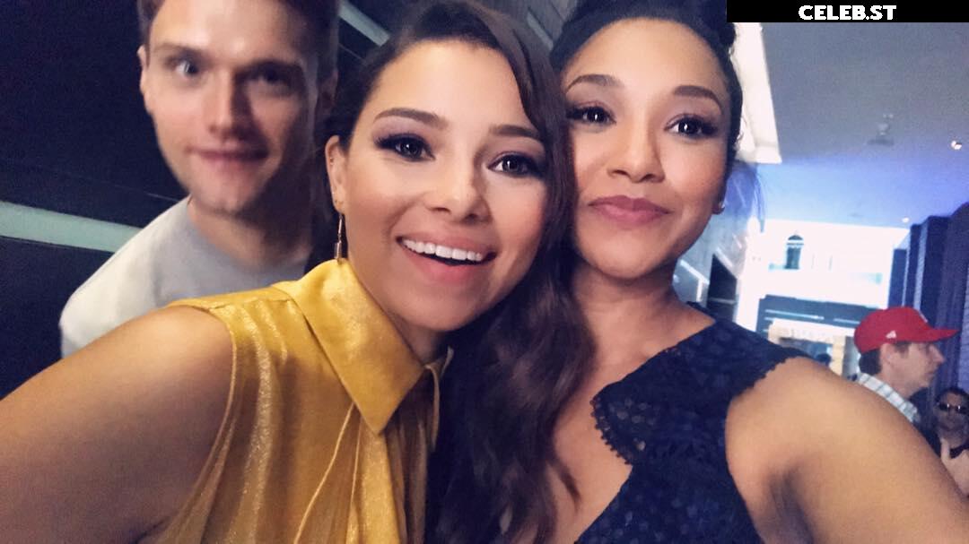 Candice patton Image 22700053