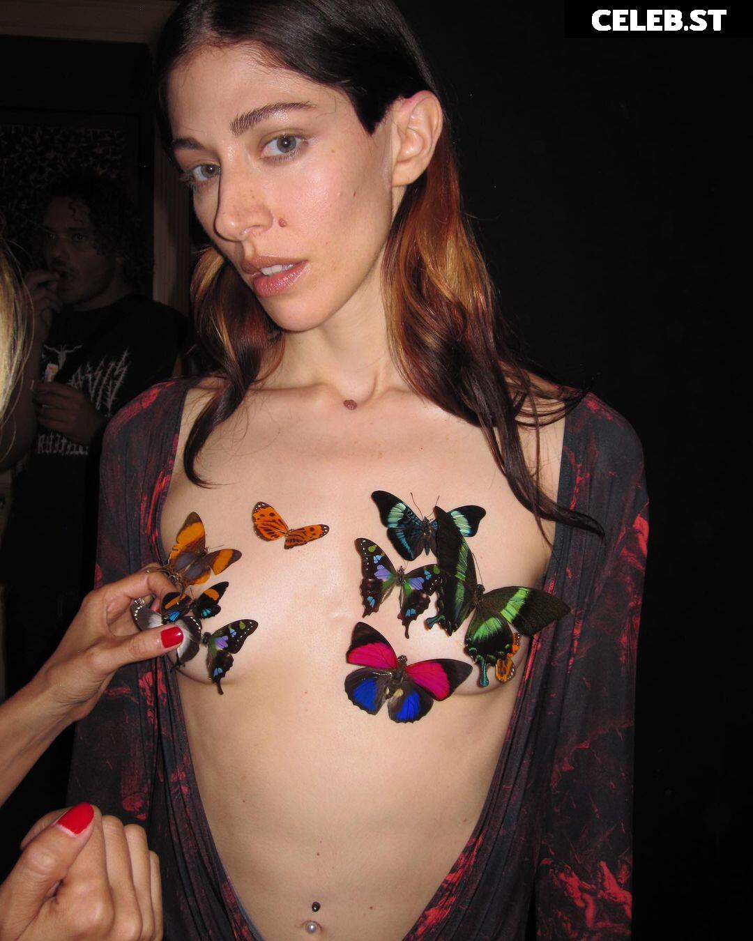 Caroline Polachek Image 22703436