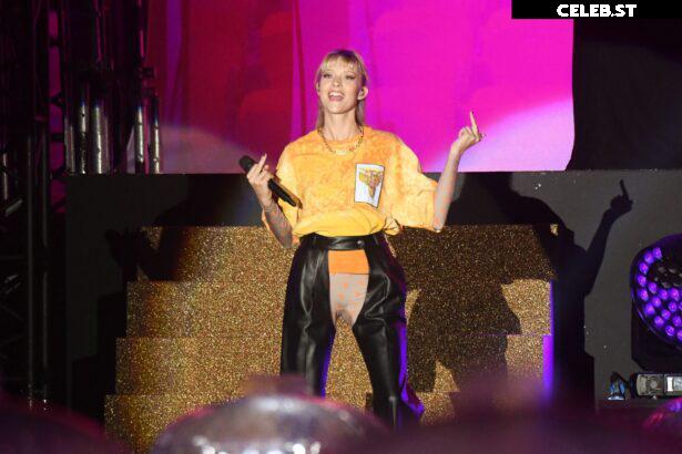 Angèle Van Laeken Image 22703035
