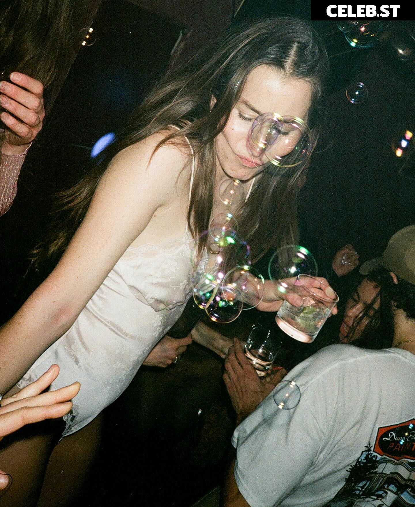 Haim Sisters Image 22702135