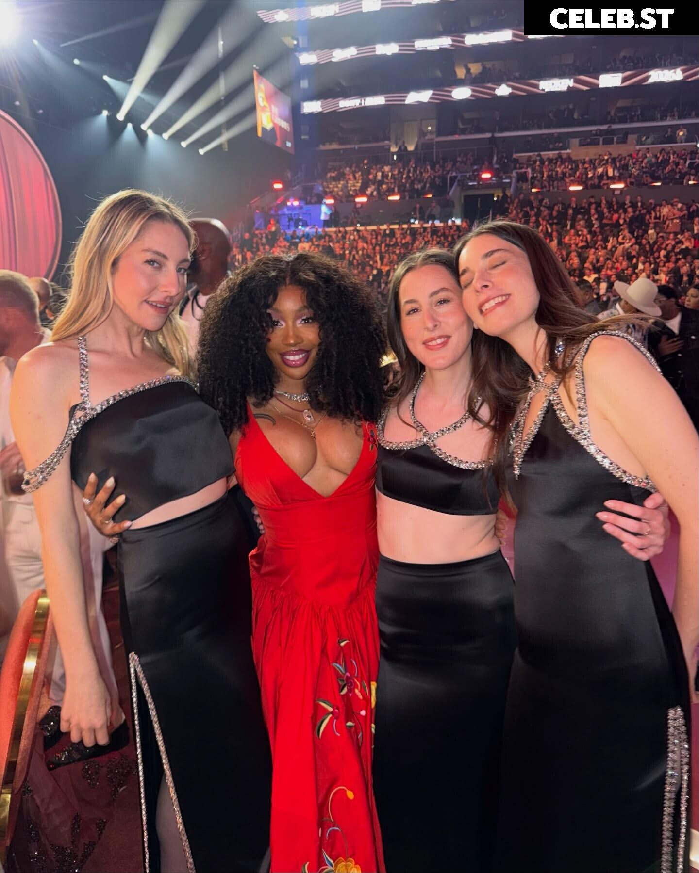 Haim Sisters Image 22702179