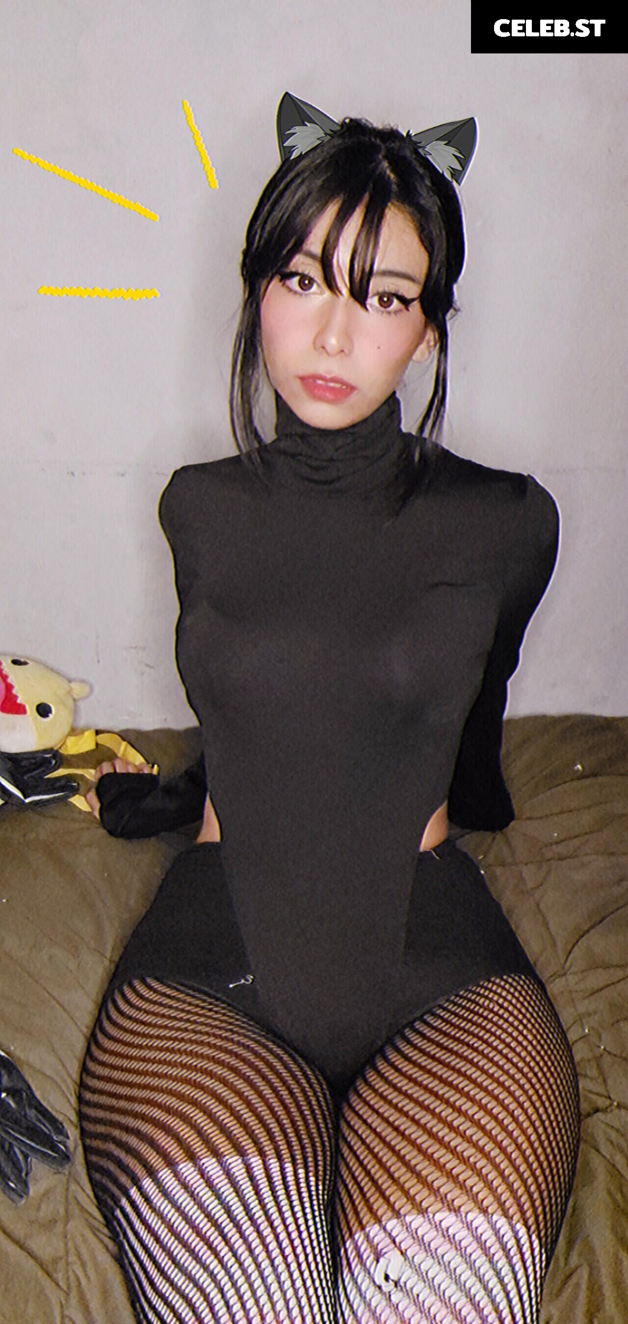 Lilywaifu | lily_waffle Image 22795113